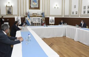 La Gobernadora encabezó la firma de convenio para obras en la localidad de Puerto Deseado