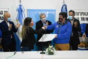 El Gobierno de Santa Cruz firmó convenios con la Municipalidad de Pico Truncado
