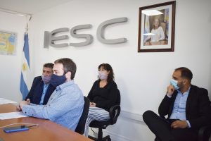 Firman acuerdo para el desarrollo profesional de estudiantes con calificaciones destacadas