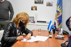 El Consejo Provincial de Educación firmó contratos con empresas adjudicatarias de licitaciones