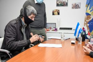 El Consejo Provincial de Educación firmó contratos con empresas adjudicatarias de licitaciones