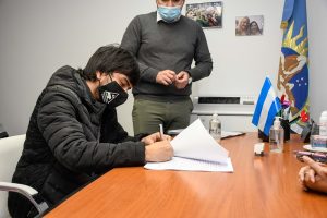 El Consejo Provincial de Educación firmó contratos con empresas adjudicatarias de licitaciones