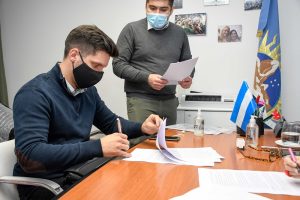 El Consejo Provincial de Educación firmó contratos con empresas adjudicatarias de licitaciones