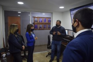 De La Torre recibió a Roxana Reyes en la oficina de Sistemas Duales de Supervisión