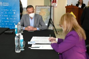 El Gobierno firmó un acta compromiso con Vialidad Nacional para la ejecución de obras en Santa Cruz