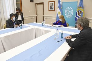 El Gobierno de Santa Cruz firmó convenio para implementar un Centro Informático en la provincia