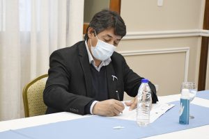 El Gobierno de Santa Cruz firmó convenio para implementar un Centro Informático en la provincia