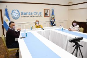 Más de mil notebooks e internet gratuito para estudiantes de Santa Cruz