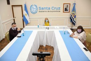 Más de mil notebooks e internet gratuito para estudiantes de Santa Cruz
