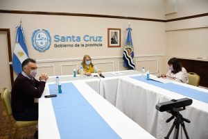 Más de mil notebooks e internet gratuito para estudiantes de Santa Cruz