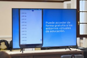 Más de mil notebooks e internet gratuito para estudiantes de Santa Cruz