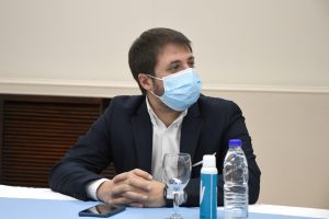 El Gobierno presentó licitaciones y firmó acuerdos para obras en localidades de Santa Cruz
