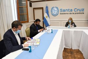 La Gobernadora recibió al intendente de El Chaltén para realizar la firma de convenio por obras