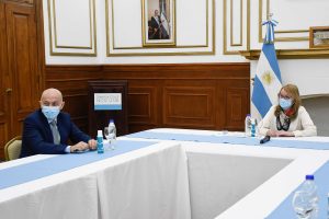 Alicia firmó un convenio marco para el impulso de la obra pública en Caleta Olivia