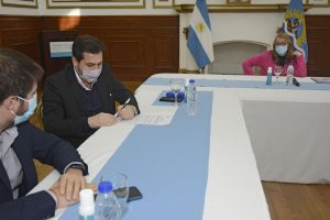 El Gobierno efectivizó la firma para inversión en obras en Puerto Santa Cruz