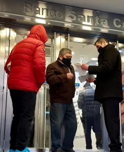 Acompañaron a jubilados y jubiladas que percibieron el aguinaldo