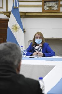 Alicia encabezó la firma de convenios con los municipios de Perito Moreno y Río Turbio