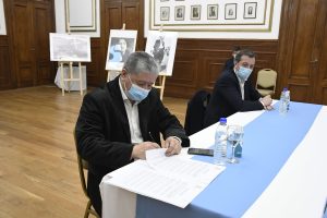 Alicia encabezó la firma de convenios con los municipios de Perito Moreno y Río Turbio