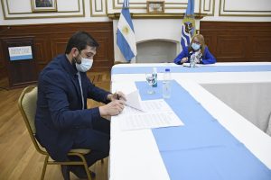 Alicia encabezó la firma de convenios con los municipios de Perito Moreno y Río Turbio