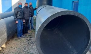 Llegaron los materiales adquiridos para recambiar la bombilla de la toma de la POI Caleta Oliviase