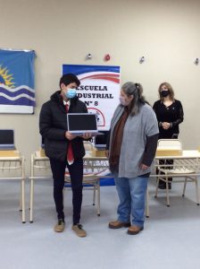 Entregaron notebooks a estudiantes de escuelas técnicas de la provincia