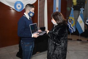 Entregaron notebooks a estudiantes de escuelas técnicas de la provincia
