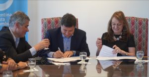 Alicia firmó convenios con el ministro de Desarrollo Social