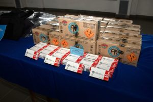 Alicia acompañó la entrega de insumos a la Policía de Santa Cruz