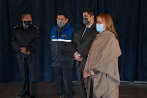 Alicia acompañó la entrega de insumos a la Policía de Santa Cruz