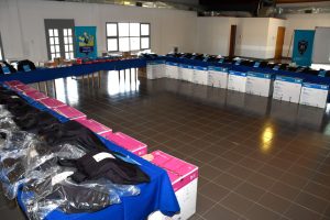 Alicia acompañó la entrega de insumos a la Policía de Santa Cruz