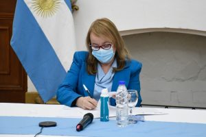 La Gobernadora encabezó la firma de convenios para el fortalecimiento del Polo Tecnológico de Santa Cruz