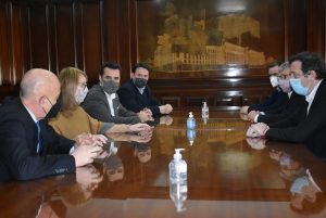 Alicia firmó acuerdos que permitirán avanzar en nuevas obras eléctricas para Santa Cruz