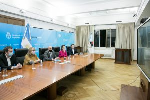 Alicia firmó convenios para obras en terminales, puerto y aeropuertos en Santa Cruz