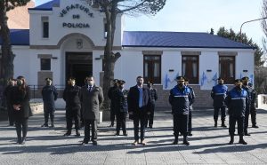 Seguridad hizo entrega de motos, cascos y vestimenta para la Policía de Santa Cruz