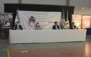Alicia entregó reconocimientos a inmigrantes que viven hace más de 30 años en Río Gallegos