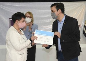 Alicia entregó reconocimientos a inmigrantes que viven hace más de 30 años en Río Gallegos