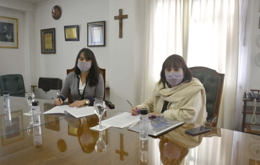 El Gobierno de Santa Cruz firmó convenio para impulsar la interpretación en Lengua de Señas Argentina en el ámbito de la justicia