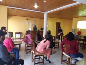 Capacitaron en RCP y OVA a estudiantes y docentes de Río Gallegos