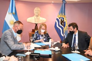 Alicia firmó el convenio de obra para asfaltar la Ruta Provincial N° 39