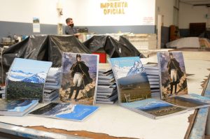 El Gobierno hizo entrega de 100 cuadernillos que serán destinados a estudiantes de escuelas rurales