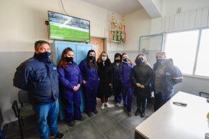 Alicia acompañó a los trabajadores de SPSE en una nueva jornada de limpieza