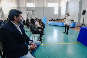 Alicia encabezó el acto de entrega de netbooks a escuelas secundarias