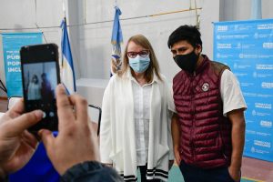 Alicia encabezó el acto de entrega de netbooks a escuelas secundarias