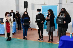Alicia encabezó el acto de entrega de netbooks a escuelas secundarias