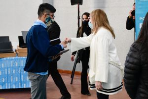 Alicia encabezó el acto de entrega de netbooks a escuelas secundarias