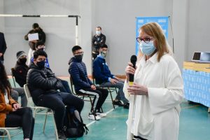 Alicia encabezó el acto de entrega de netbooks a escuelas secundarias