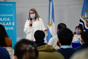 Alicia encabezó el acto de entrega de netbooks a escuelas secundarias