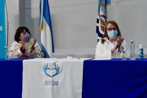Velázquez: “El esfuerzo en conjunto es el que nos permite ganar presencialidad, y entregar estas computadoras”