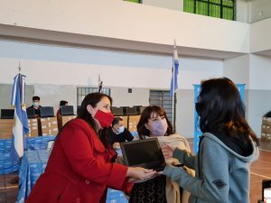 Educación entregó Netbooks y Notebooks a estudiantes de colegios secundarias y técnicos en Caleta Olivia