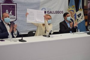 Alicia encabezó el acto de entrega de viviendas en Puerto Deseado y Río Gallegos